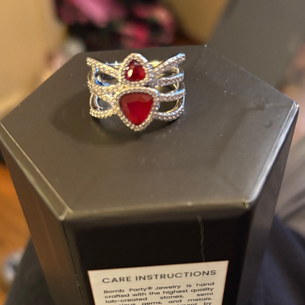 Ruby on Rhodium Ring - Picture 4 of 6